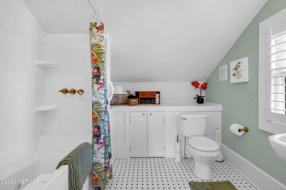 Photo of 28 E PARK Avenue