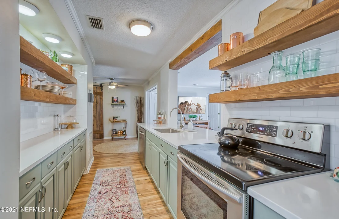 Photo of 412 WHITING Lane