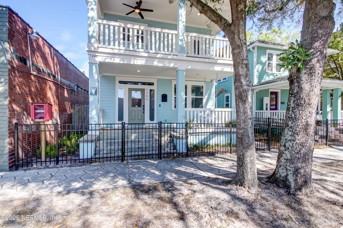 Photo of 1245 WALNUT Street