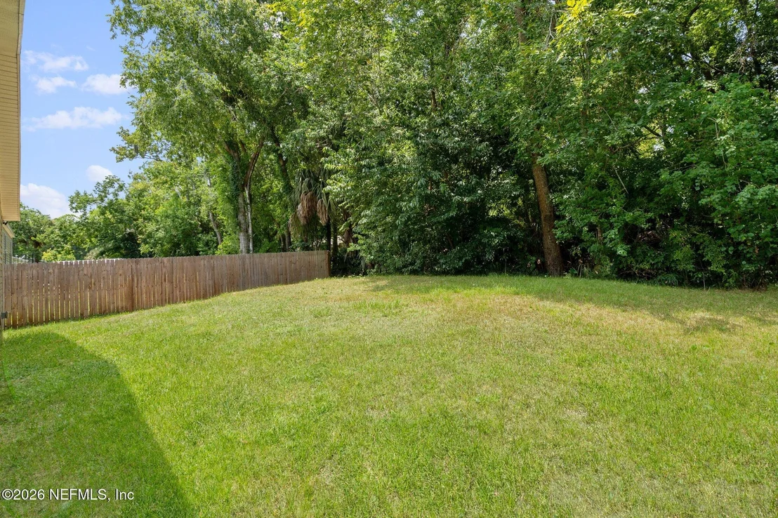 Photo of 860 W 6TH Street