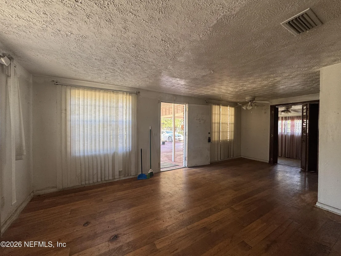 Photo of 2560 ROBERT Street