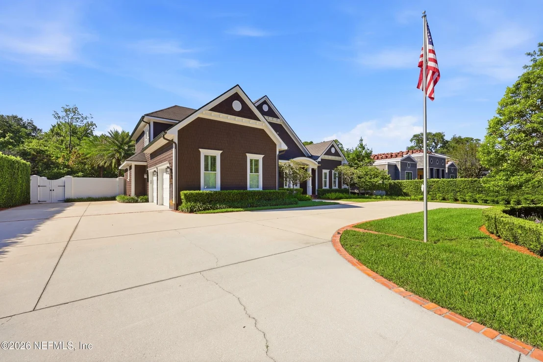 Photo of 1030 MAPLE Lane