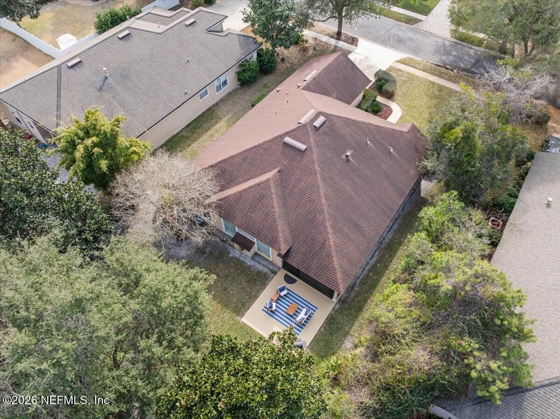 Photo of 176 OAK COMMON Avenue