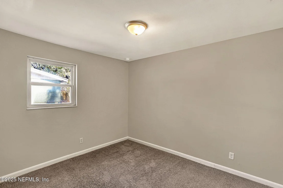 Photo of 8947 SIBBALD Road