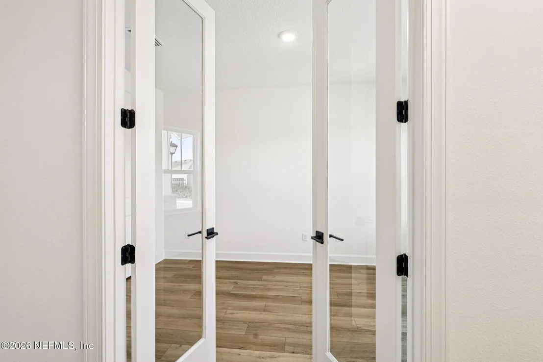 Photo of 17 JAMESTOWN Court