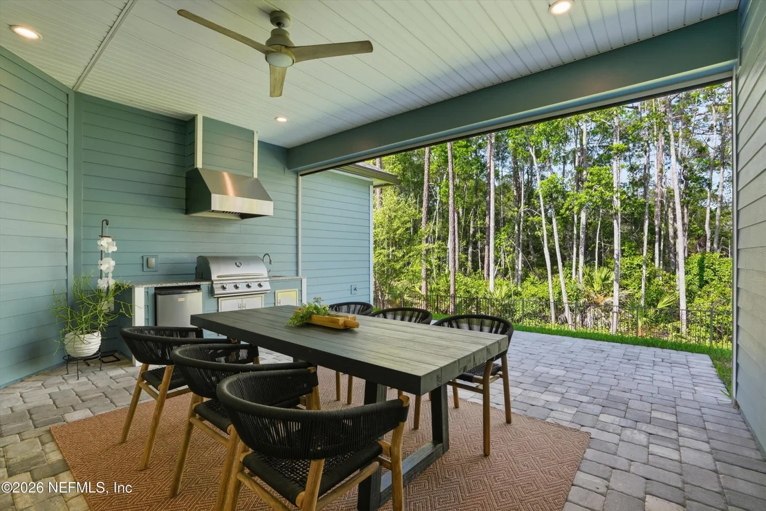 Photo of 658 PALM CREST Drive
