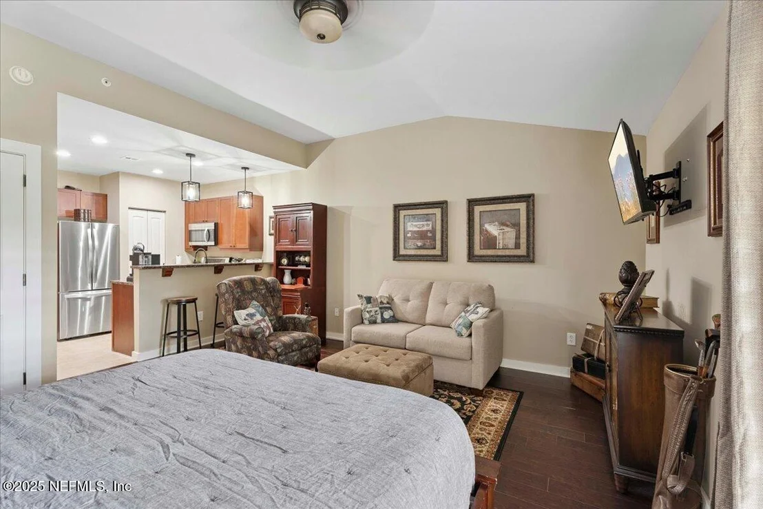 Photo of Unit 302 at 955 REGISTRY Boulevard