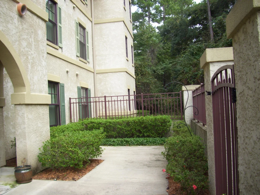 Photo of Unit 111 at 965 REGISTRY Boulevard