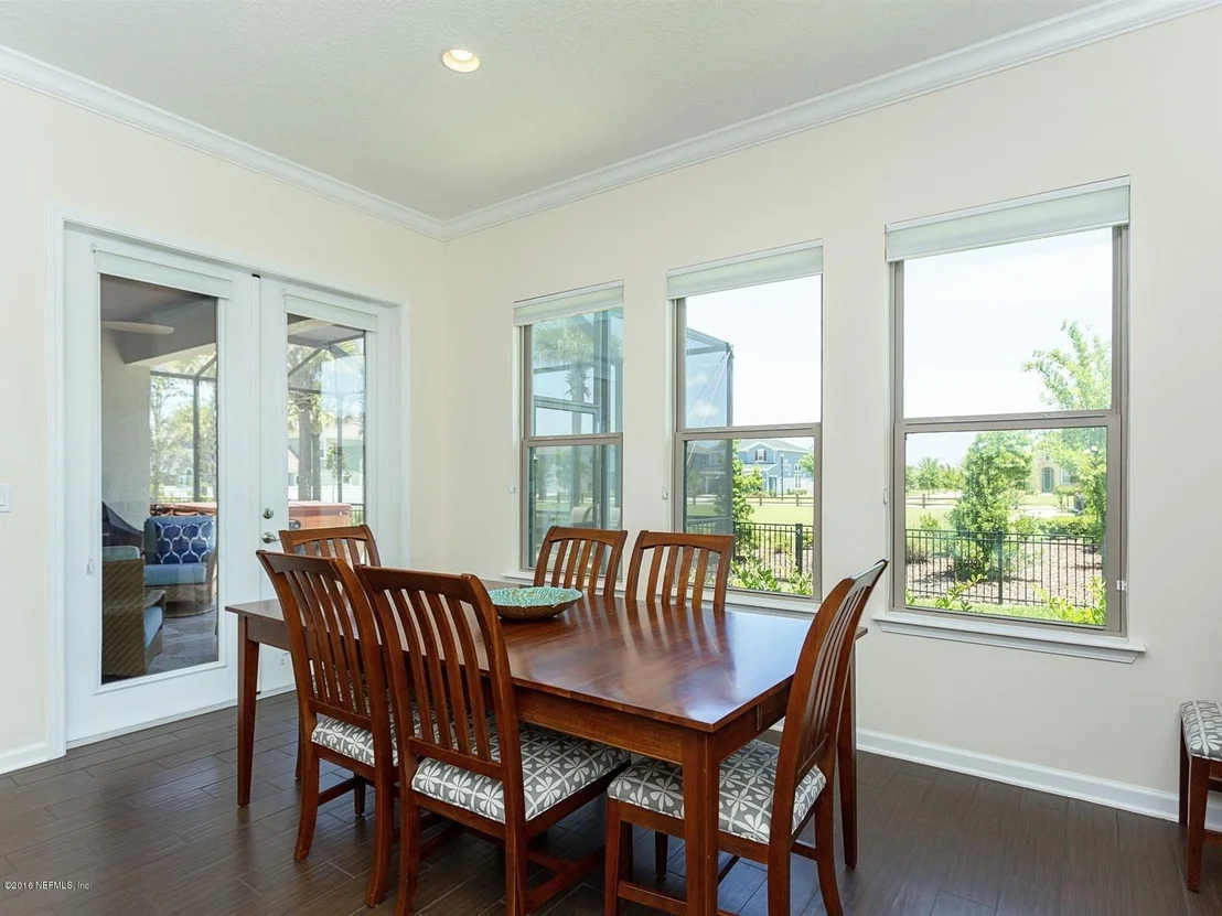 Photo of 324 CAMERON Drive