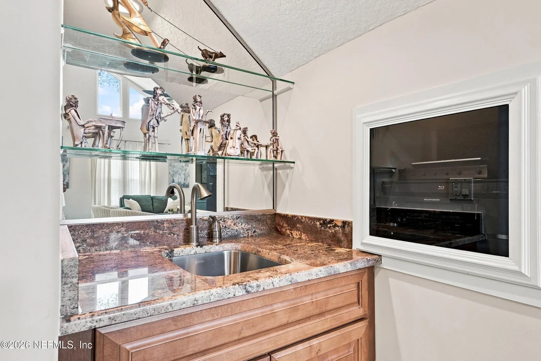 Photo of 1407 RIVERGATE Drive