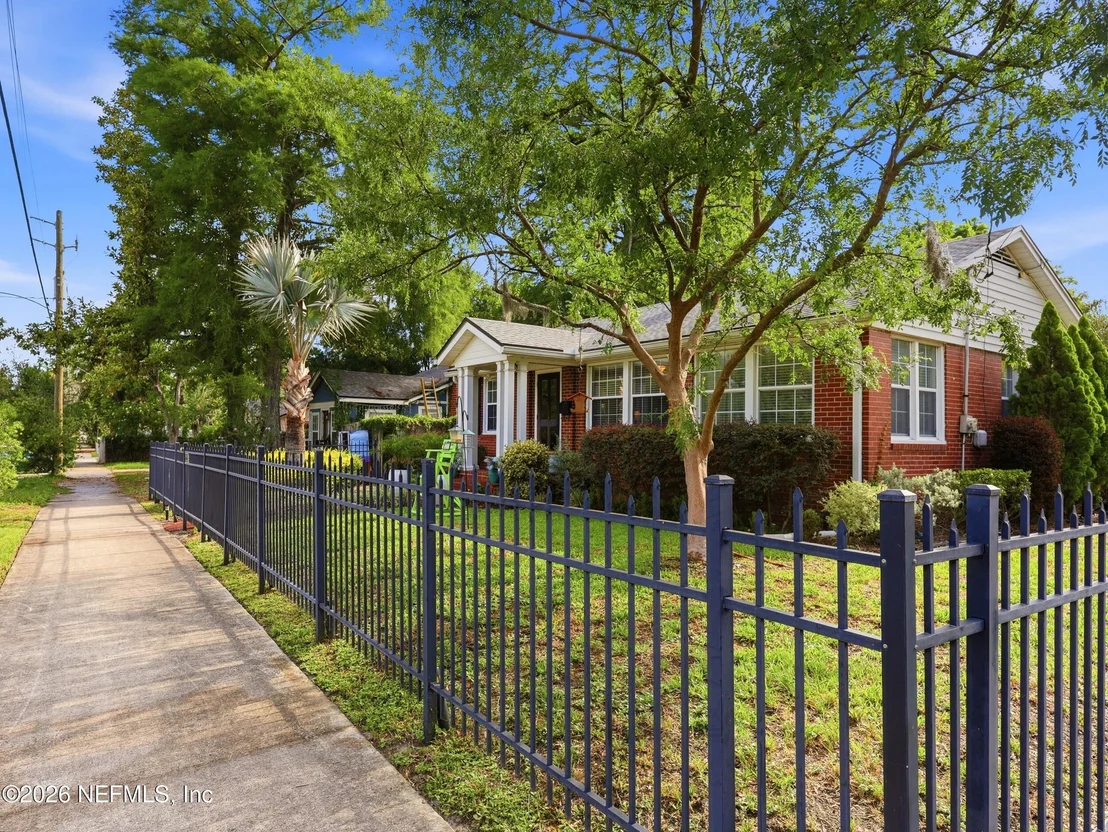 Photo of 2223 BAYVIEW Road