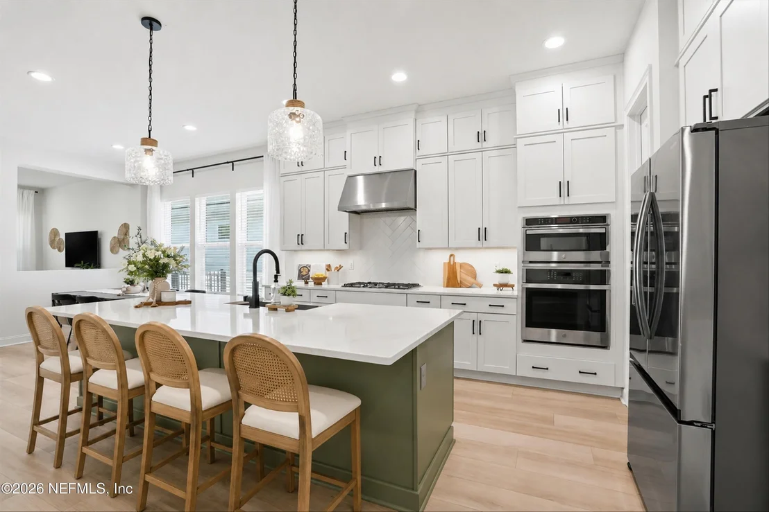 Photo of 658 PALM CREST Drive