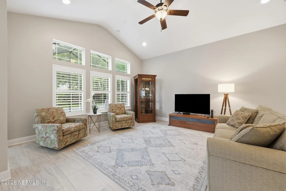 Photo of 382 SELOY Drive