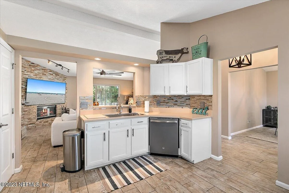 Photo of 910 LONG LAKE Drive