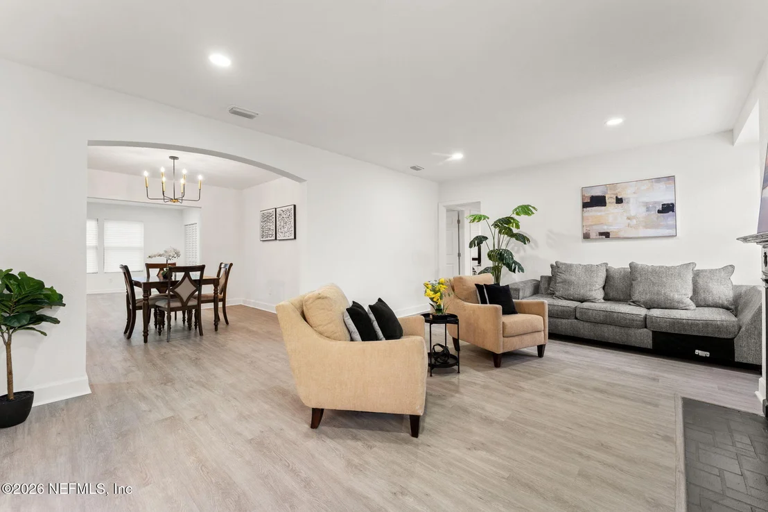 Photo of 2131 REDFERN Road