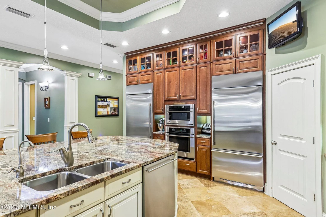 Photo of 4002 LA VISTA Circle