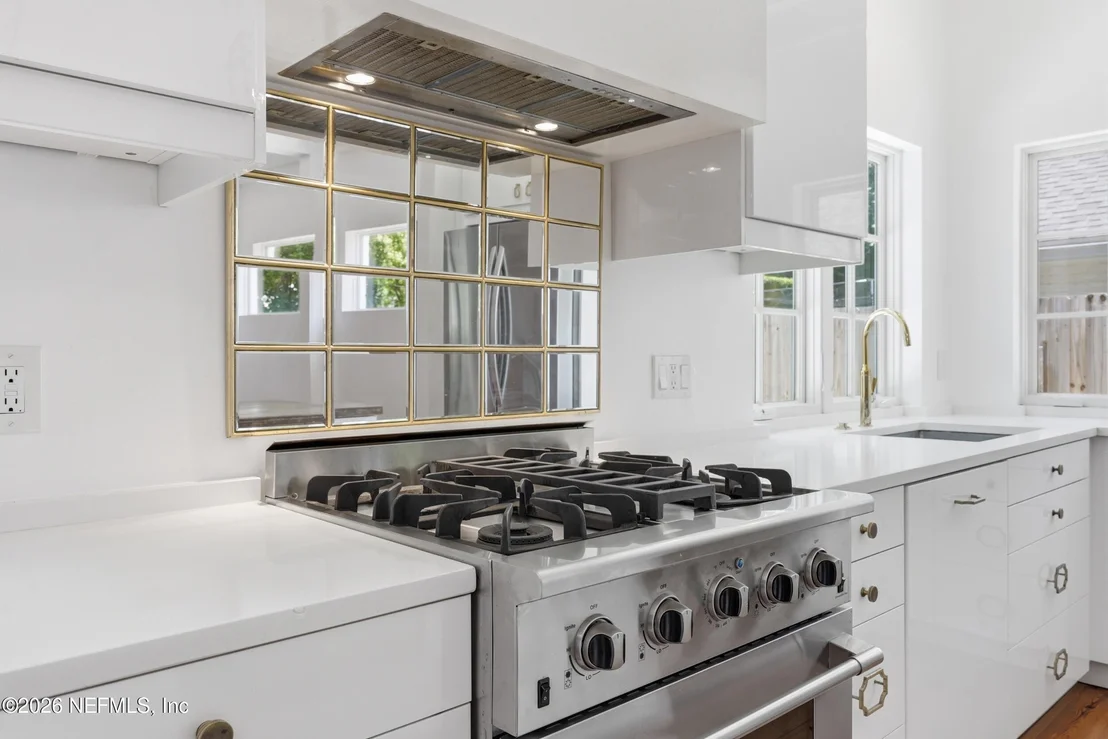 Photo of 1622 AVOCA Place