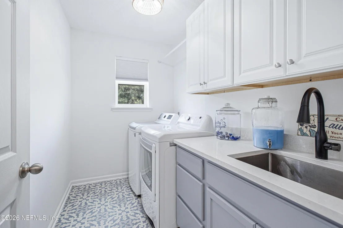 Photo of 95 HOWLAND Drive
