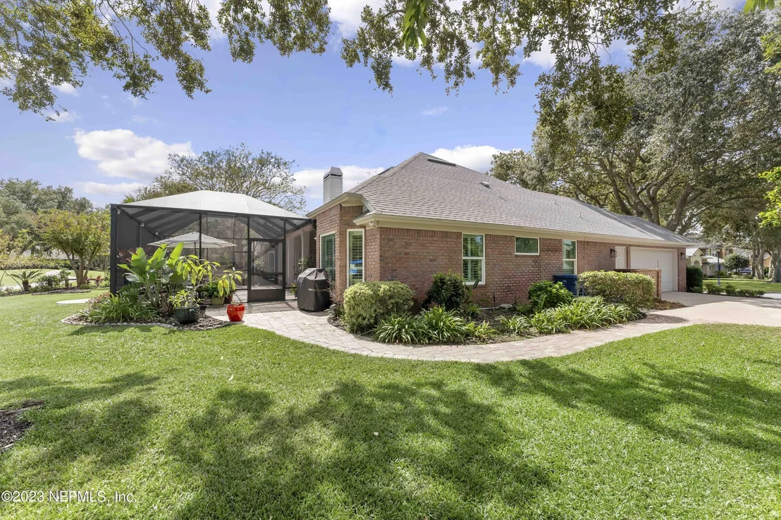 Photo of 665 SANDRINGHAM Drive