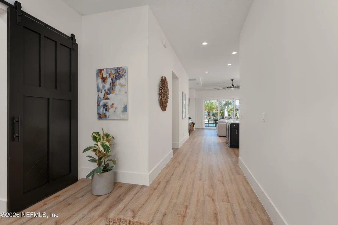 Photo of 118 THORNTON Court