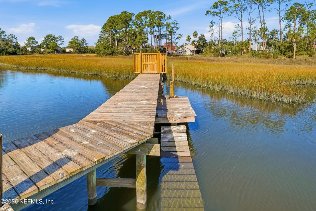 Photo of 305 ISLAND LANDING Drive