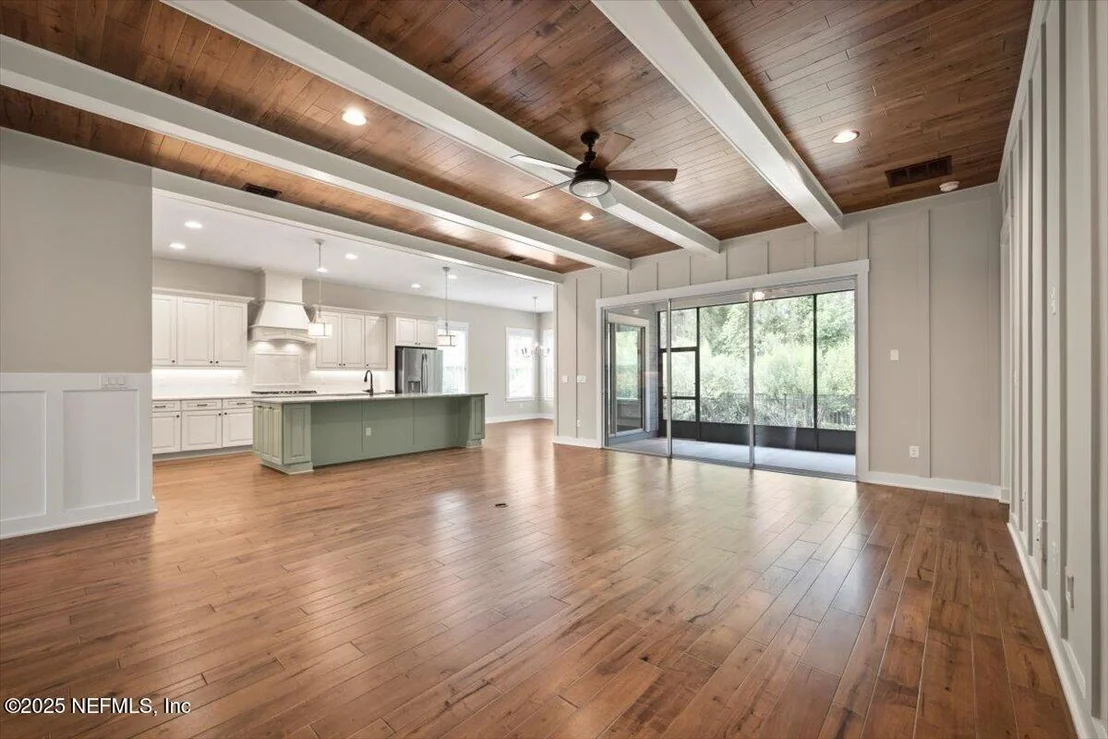Photo of 305 SEAHILL Drive