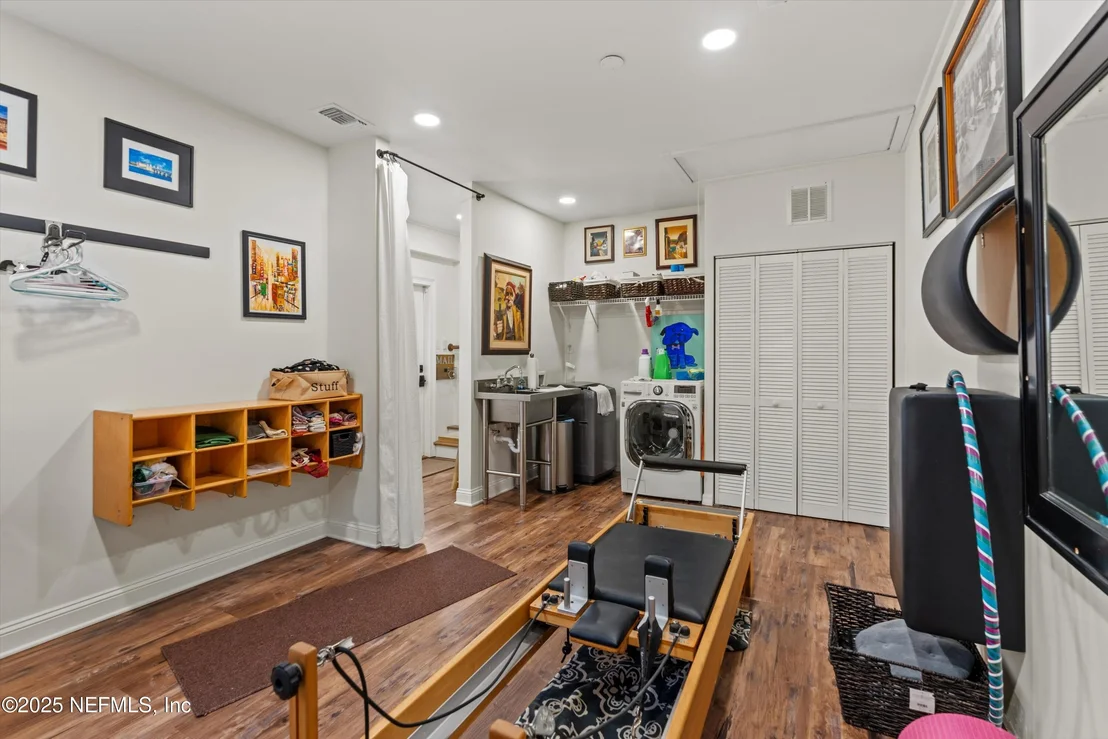 Photo of 2525 LAUREL Road