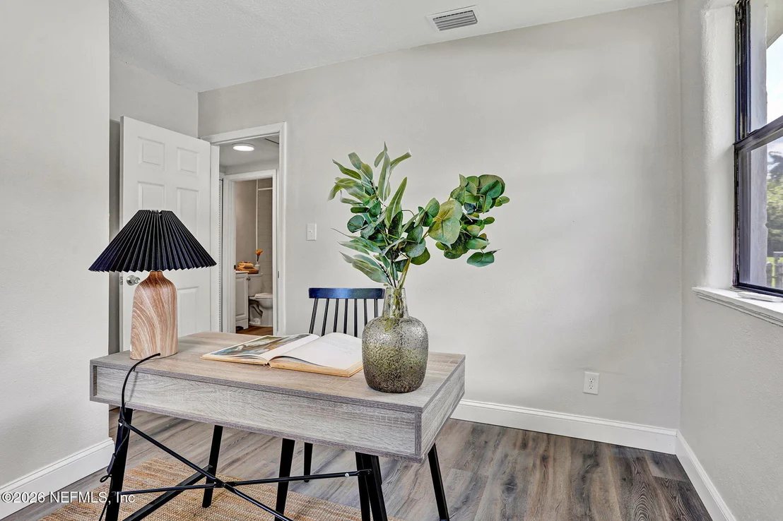 Photo of 2425 HOLMES Street