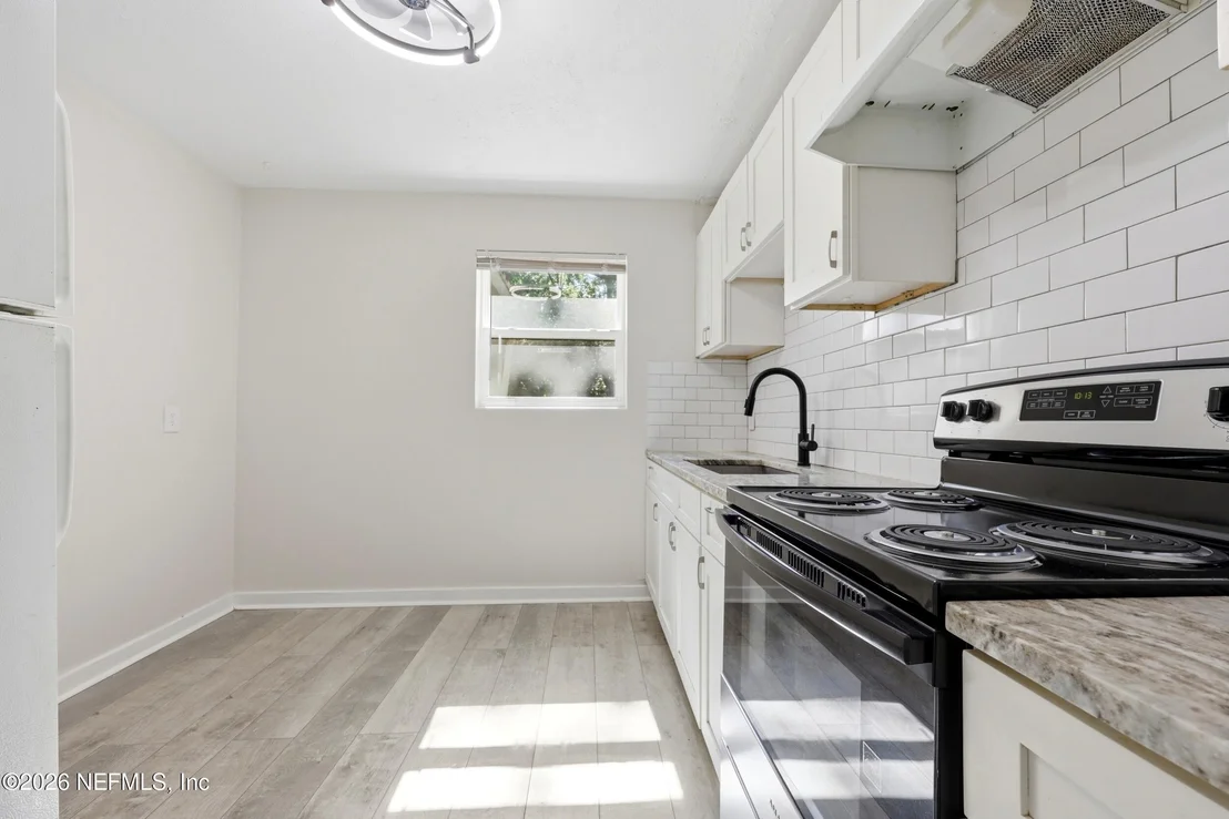 Photo of 2151 MAPLE LEAF Drive E