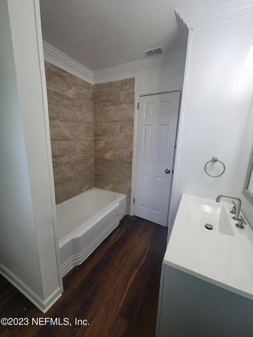 Photo of 5886 MONCRIEF Road