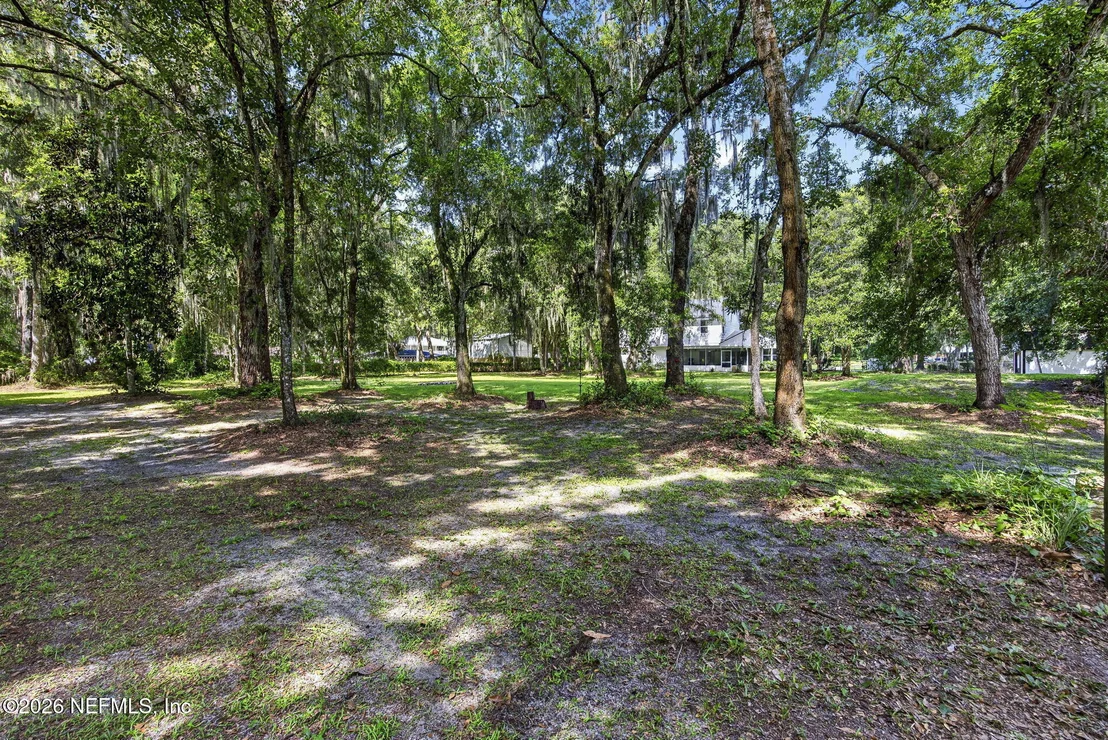Photo of 8221 FOREST Court