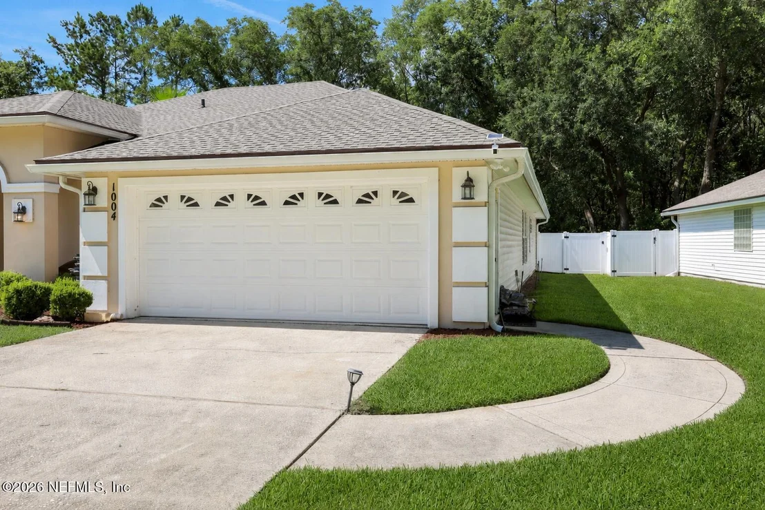 Photo of 1004 FLORA PARKE Drive