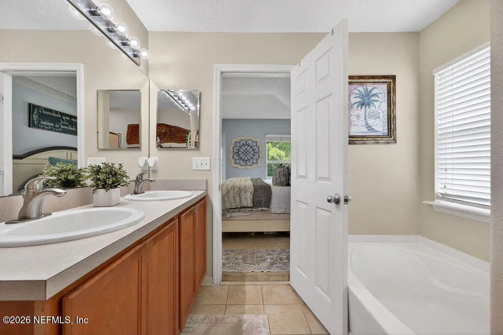 Photo of 504 KNOLLE Court