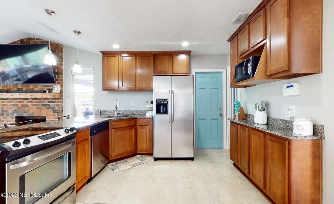 Photo of 1096 MEADOW Drive