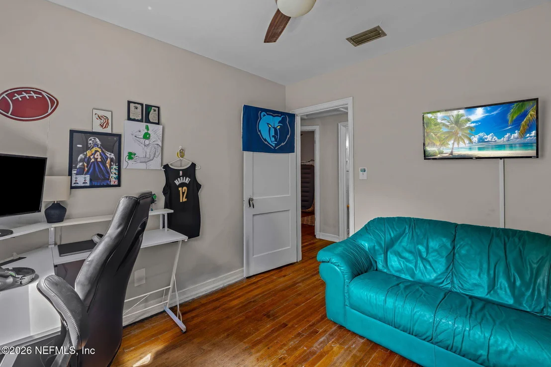 Photo of 1532 CHARON Road
