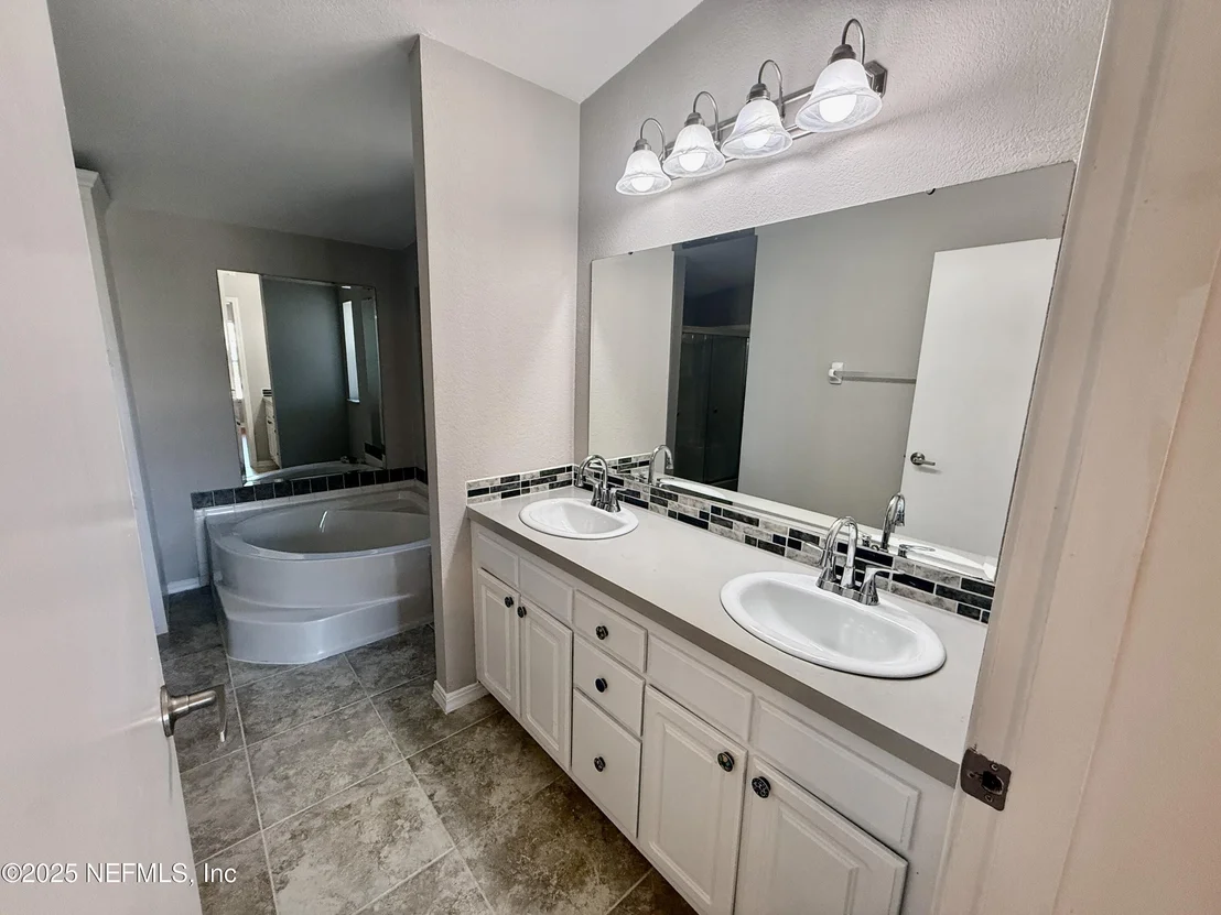 Photo of 2974 LAKESIDE VILLA Road