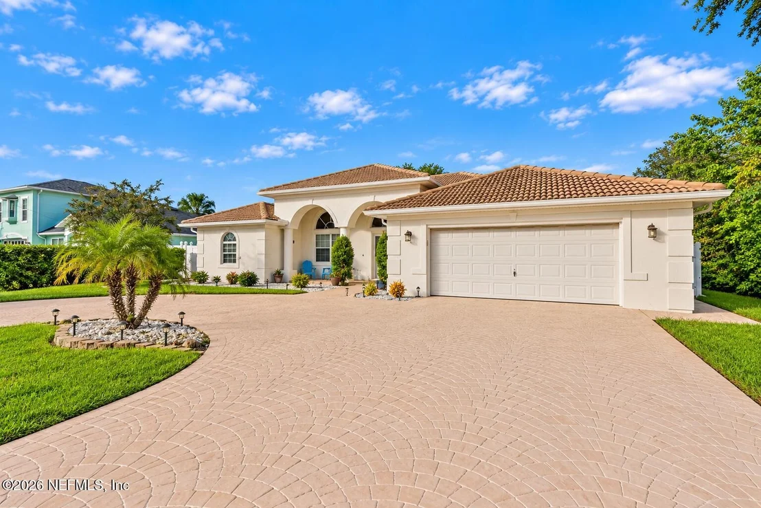 Photo of 8 FIELDSTONE Lane