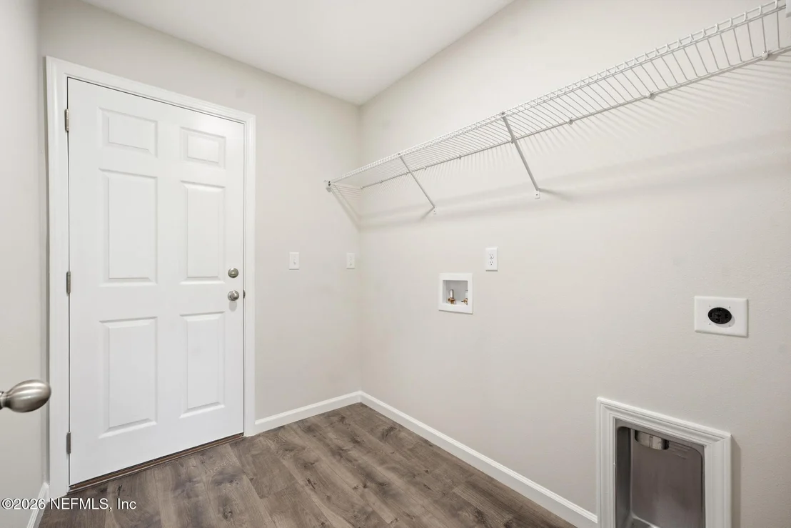 Photo of 433 PONCE Boulevard