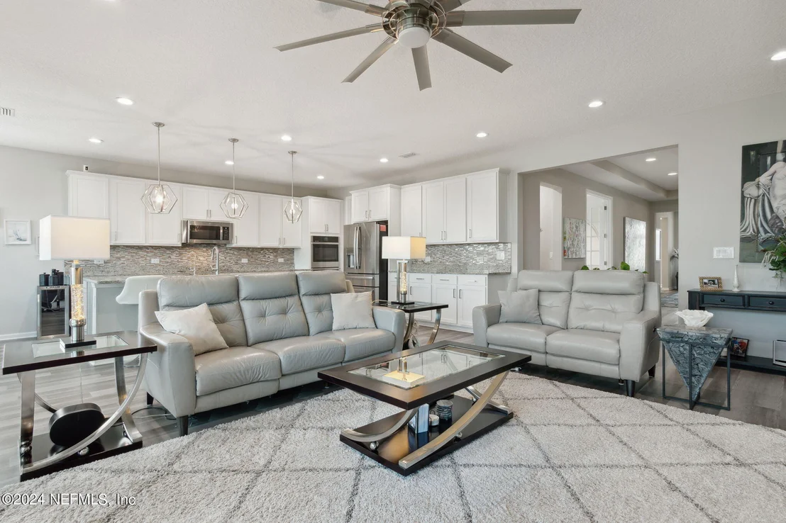 Photo of 85475 FALL RIVER Parkway