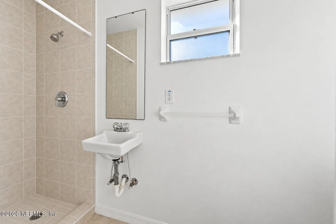 Photo of 8 FIELDSTONE Lane