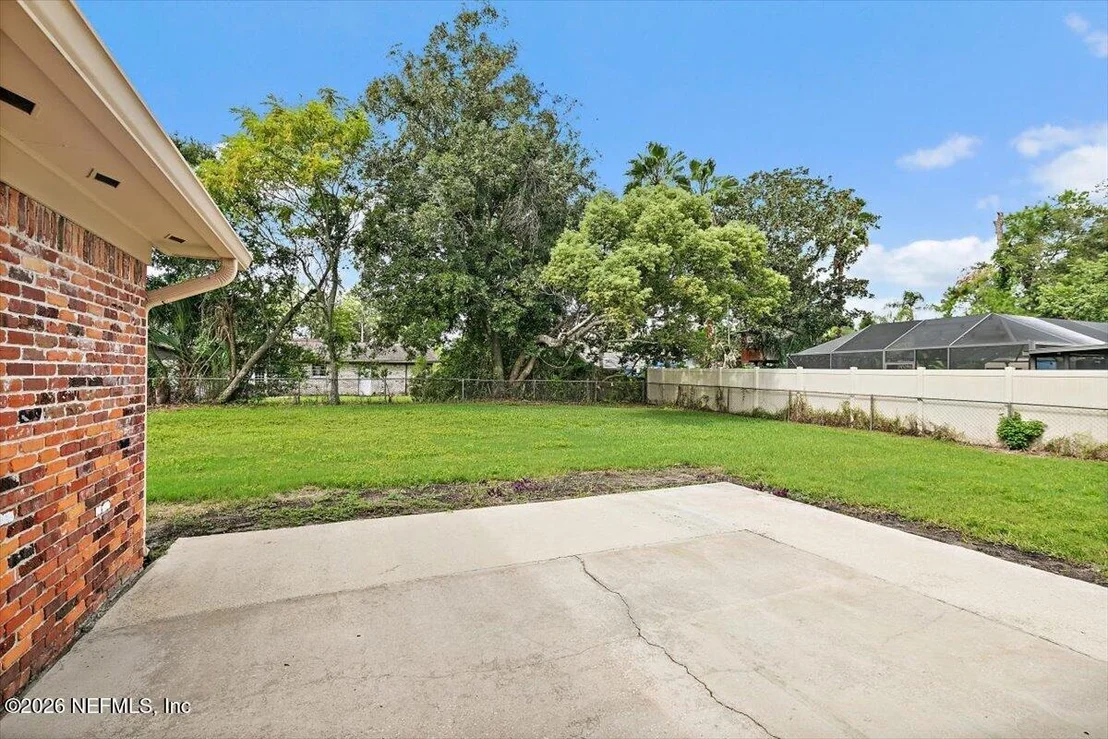 Photo of 9042 WARWICKSHIRE Road