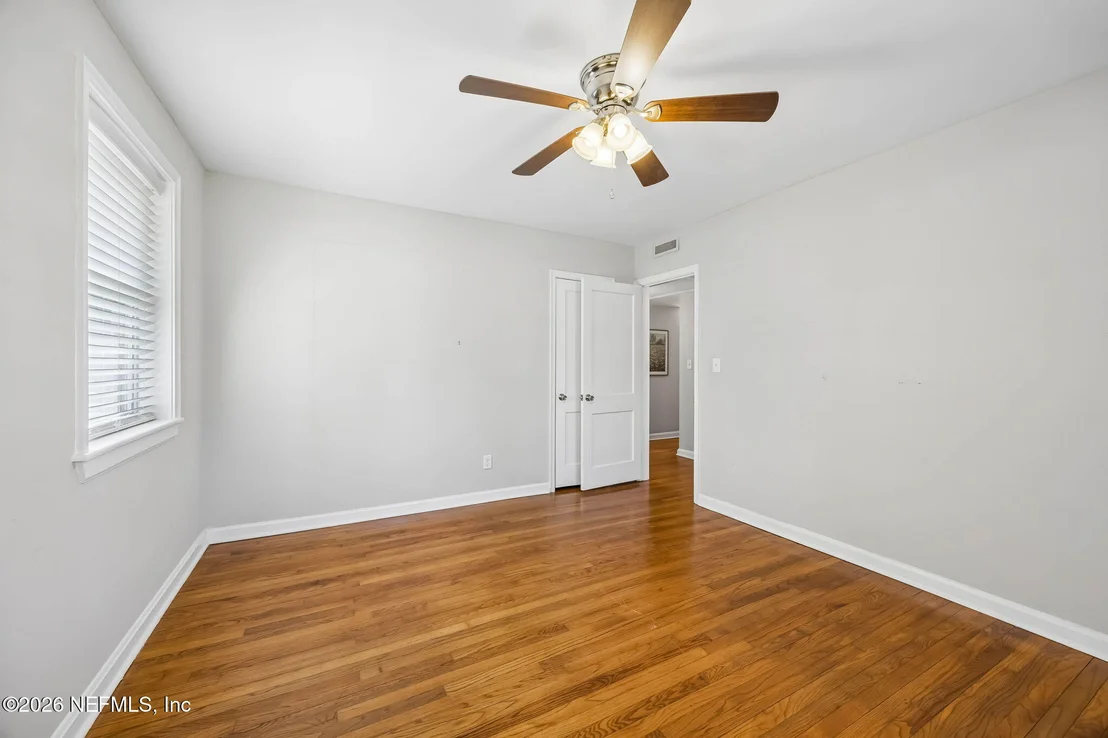 Photo of 4844 ALGONQUIN Avenue