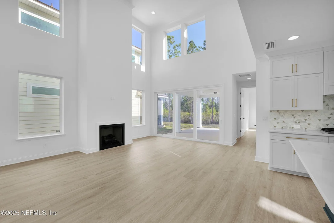 Photo of 299 REFLECTIONS Avenue