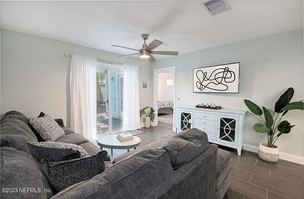 Photo of 405 E Street