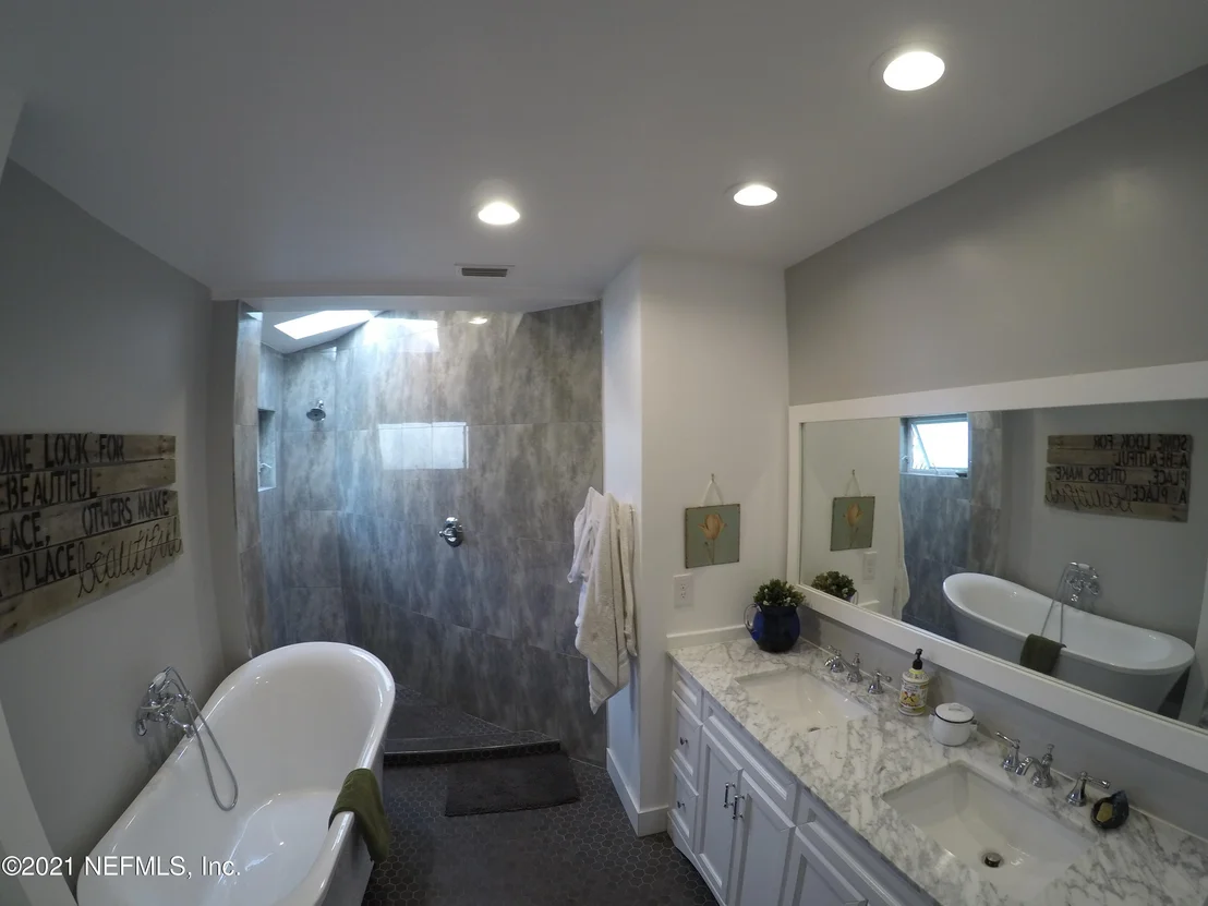 Photo of 19 BEACON Street