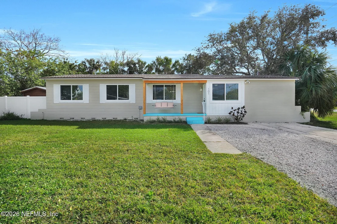 Photo of 101 CARVER Street W