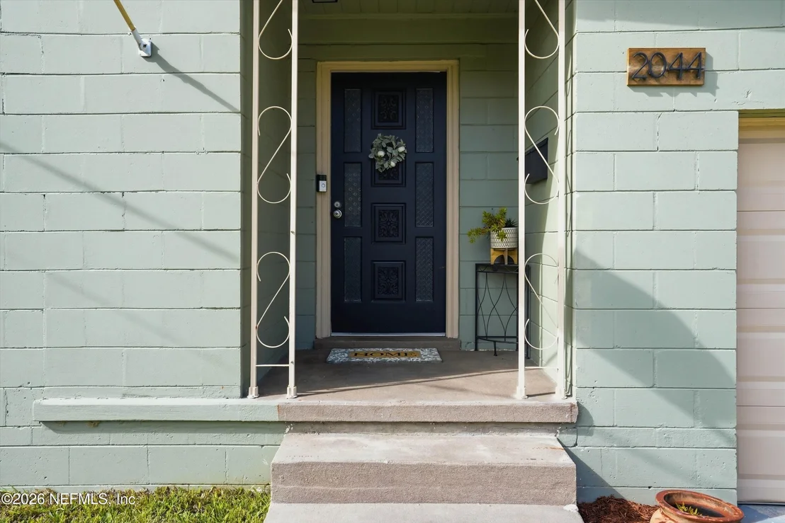 Photo of 2044 WEST Road