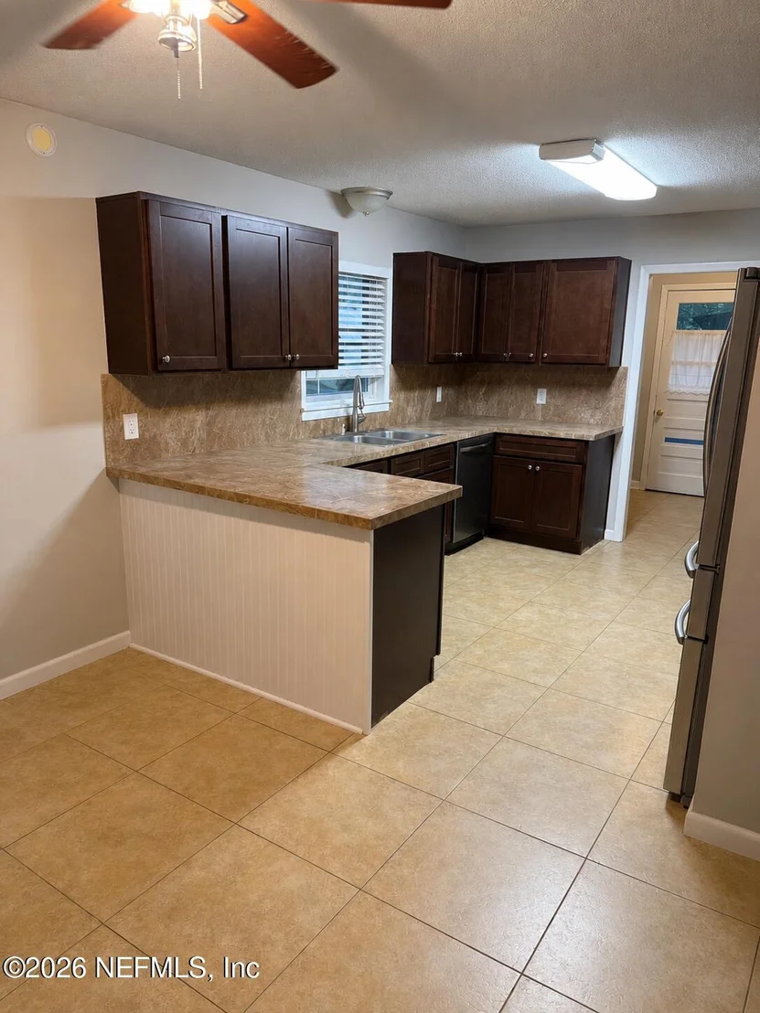 Photo of 8647 HIPPS Road