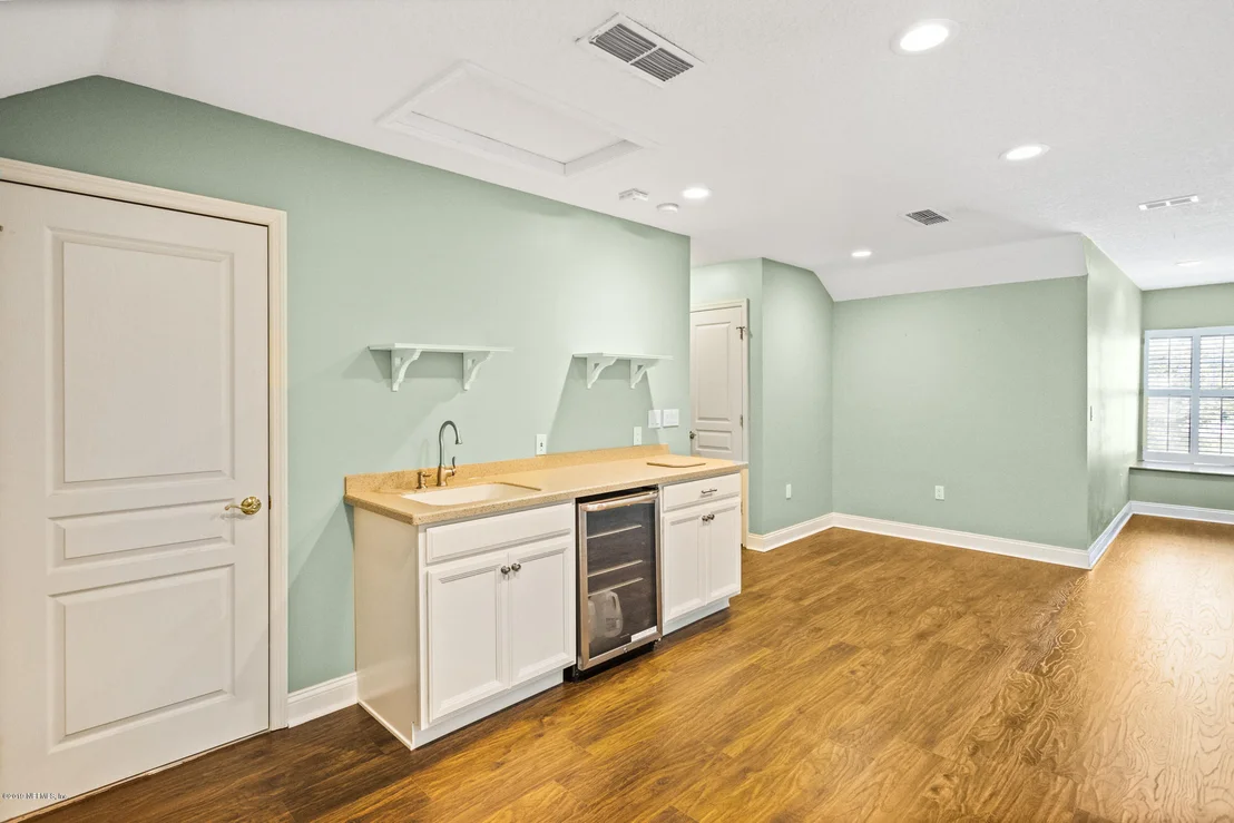 Photo of 821 EAGLE POINT Drive