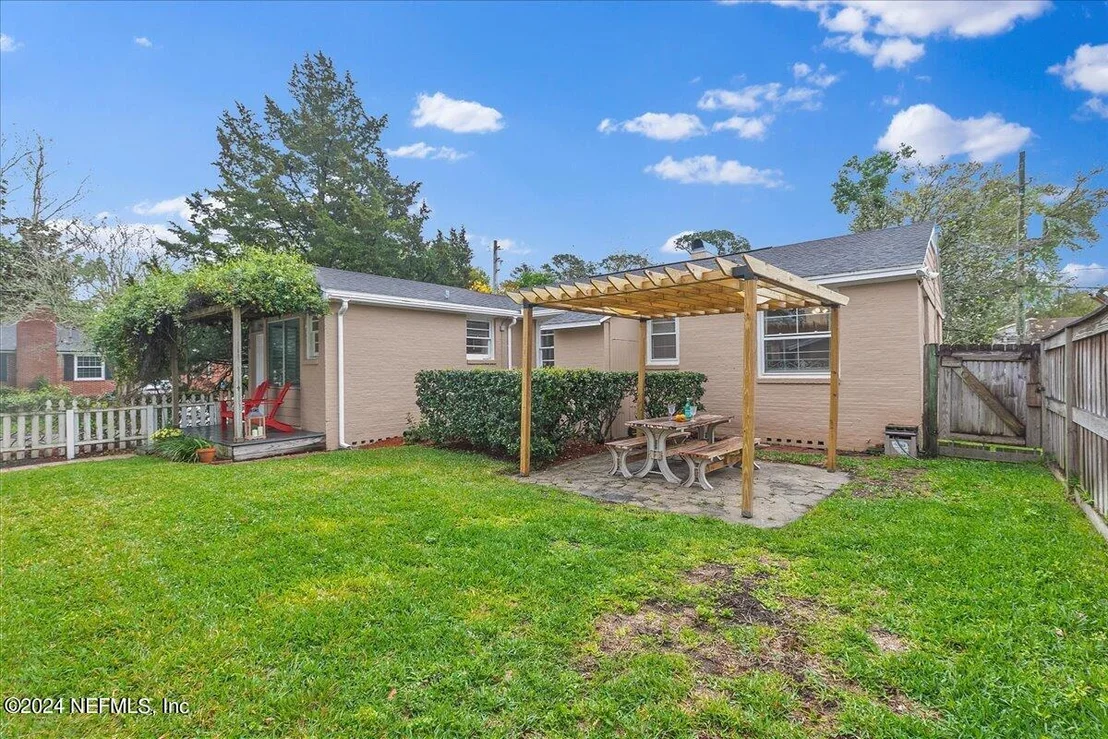 Photo of 1639 AVOCA Place